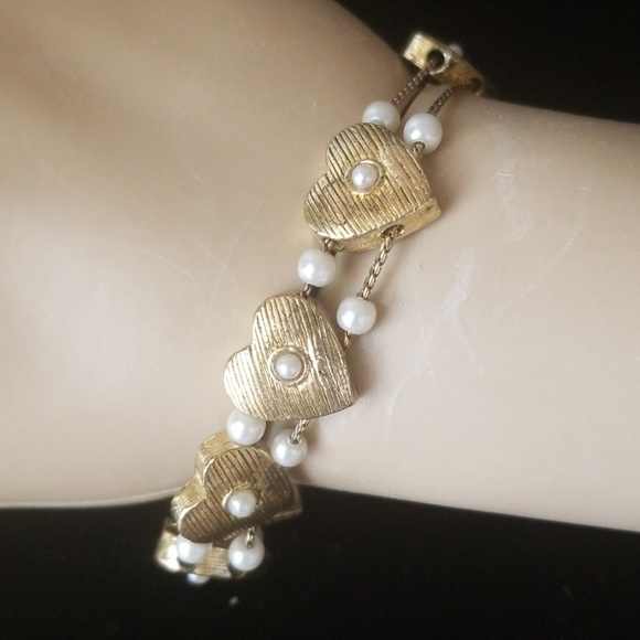 Vintage RARE Mid Century Heart Charm and Faux Pearl Slider Bracelet - Picture 7 of 9